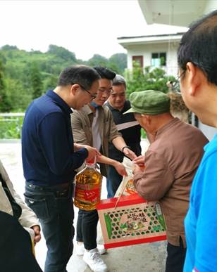 说明: E:\老干工作\我看脱贫攻坚新成就专题调研活动\照片\IMG_20200623_133517.jpg